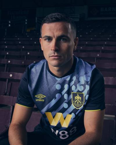 burnley_2023_24_umbro_third_kit_a.jpeg