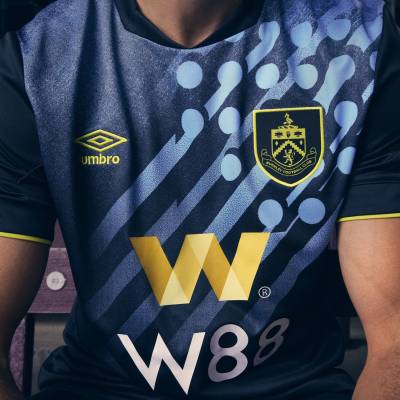 burnley_2023_24_umbro_third_kit_c.jpeg