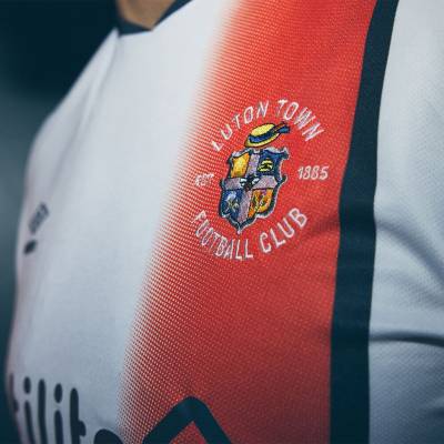 luton_town_2023_24_umbro_away_kit_c.jpg