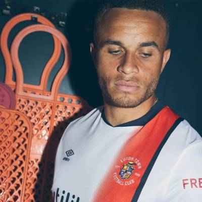 luton_town_2023_24_umbro_away_kit_h.jpg