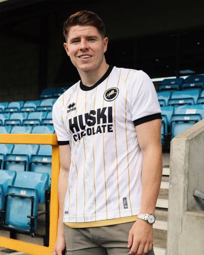 millwall_2023_24_errea_away_kit_b.jpeg