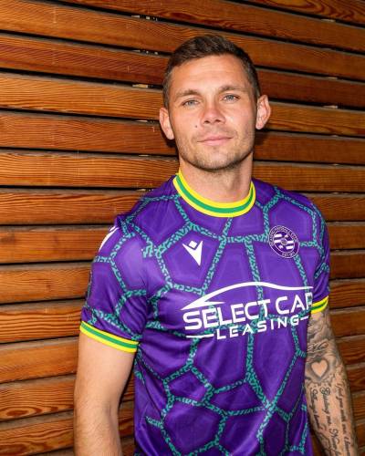 reading_2023_24_macron_third_kit_a.jpeg