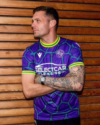 reading_2023_24_macron_third_kit_b.jpeg