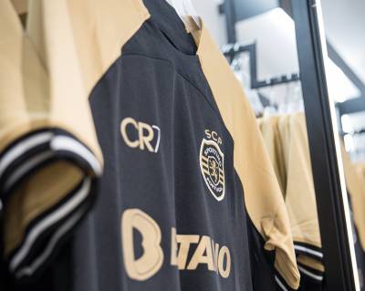 sporting_cp_2023_24_nike_third_kit_a.jpeg