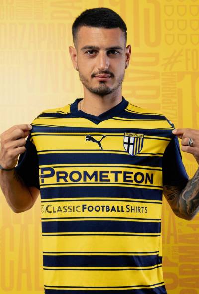 parma_2023_24_puma_away_kit_a.jpeg