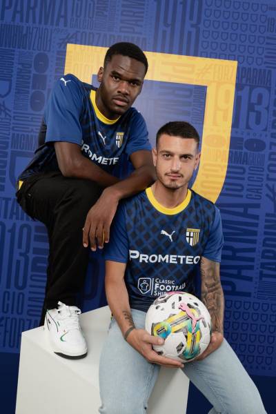 parma_2023_24_puma_third_kit_a.jpeg