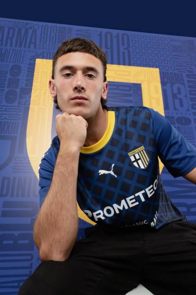 parma_2023_24_puma_third_kit_e.jpeg