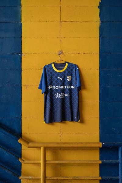 parma_2023_24_puma_third_kit_f.jpeg