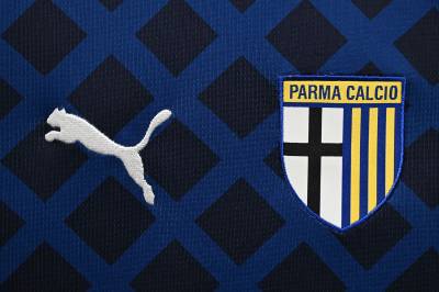 parma_2023_24_puma_third_kit_g.jpeg