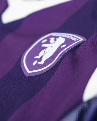 beerschot_2023_24_errea_home_kit_j.jpeg
