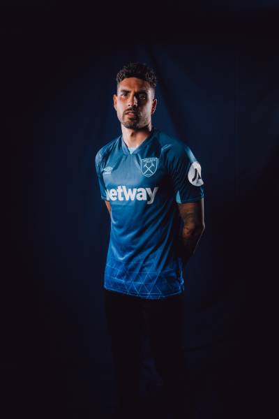 west_ham_united_2023_24_umbro_third_kit_a.jpeg