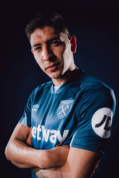 west_ham_united_2023_24_umbro_third_kit_b.jpeg