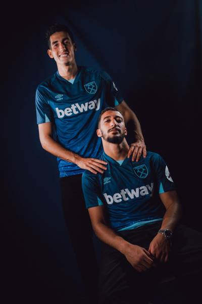 west_ham_united_2023_24_umbro_third_kit_e.jpeg