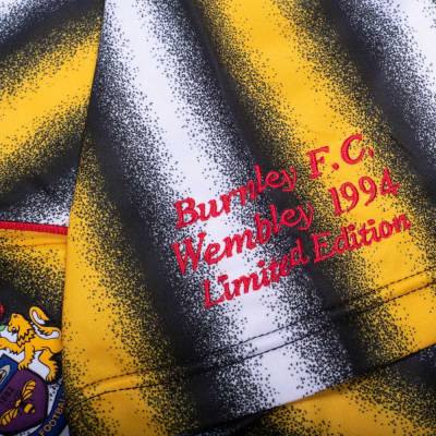 burnley_1994_away_wembley_retro_shirt_5.jpg