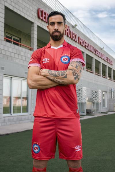 argentinos_juniors_2023_24_umbro_home_kit_b.jpeg