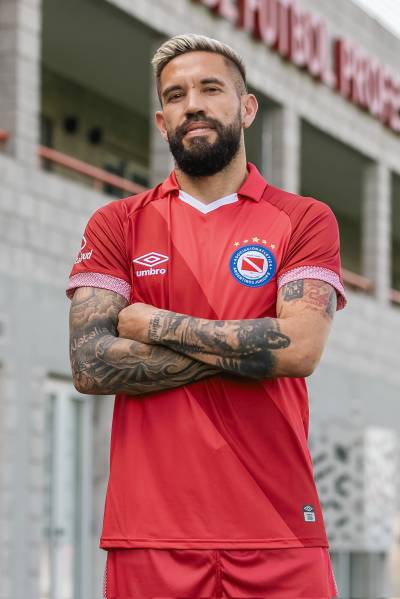 argentinos_juniors_2023_24_umbro_home_kit_d.jpeg