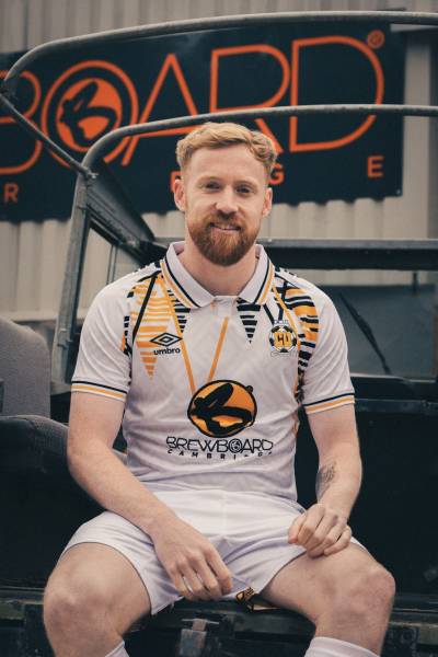 cambridge_united_2023_24_umbro_away_kit_a.jpeg