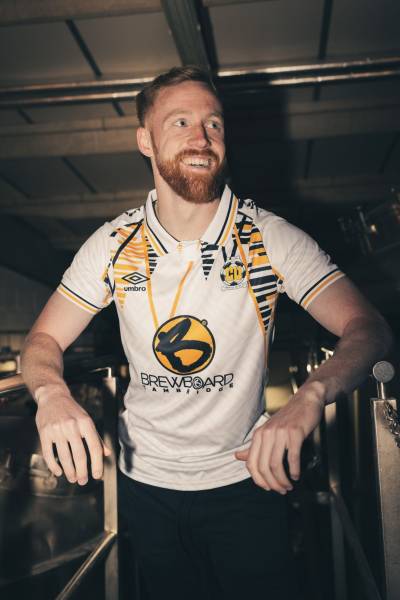 cambridge_united_2023_24_umbro_away_kit_b.jpeg