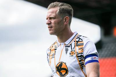 cambridge_united_2023_24_umbro_away_kit_f.jpeg
