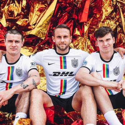 nordsjaelland_2023_nike_pride_shirt_d.jpeg