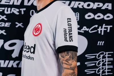 eintracht_frankfurt_2023_24_nike_third_kit_b.jpg
