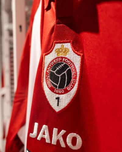 royal_antwerp_2023_24_jako_home_kit_k.jpeg