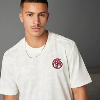 FC_Bayern_lifestyler_third_jersey_Off_White_c1.jpg