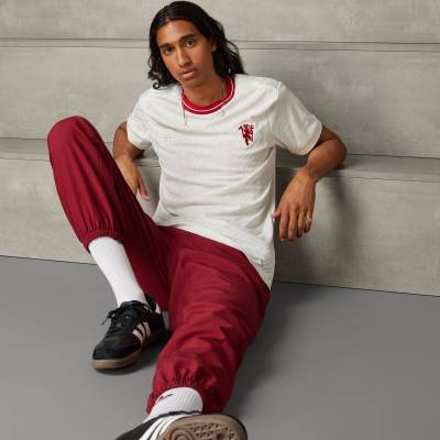 manchester_united_lifestyler_third_jersey_cloud_white_c1.jpg