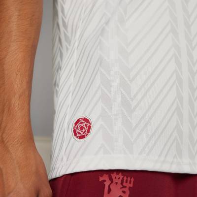 manchester_united_lifestyler_third_jersey_cloud_white_h1.jpg
