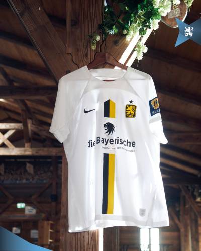 1860_munchen_2023_nike_oktoberfest_shirt_e.jpeg