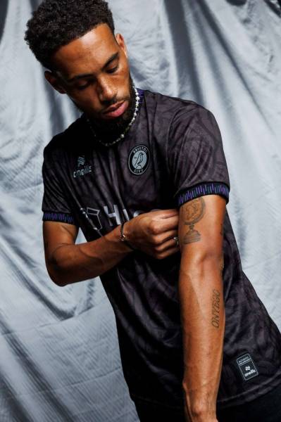 bristol_city_2023_24_oneills_away_kit_i.jpeg