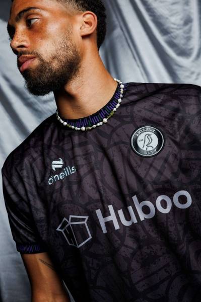 bristol_city_2023_24_oneills_away_kit_j.jpeg