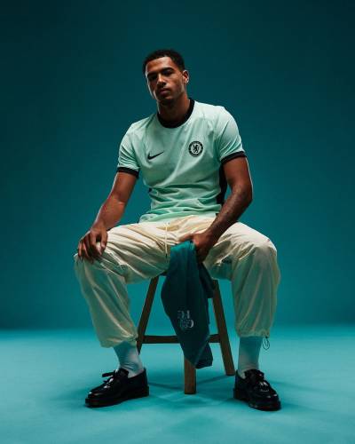 chelsea_2023_24_nike_third_kit_00.jpeg