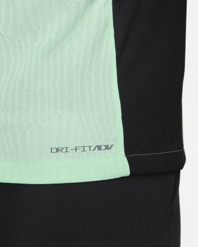 chelsea_2023_24_nike_third_kit_7.jpeg
