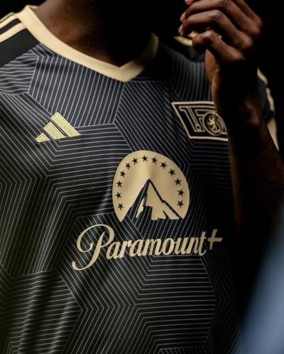 union_berlin_2023-24_adidas_champions_league_kit_b.jpeg