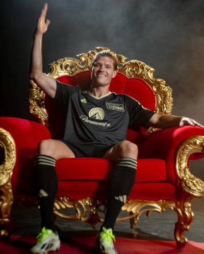 union_berlin_2023-24_adidas_champions_league_kit_c.jpeg