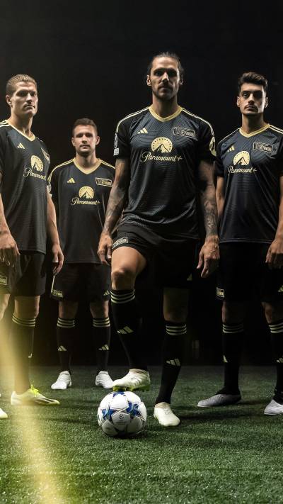 union_berlin_2023-24_adidas_champions_league_kit_d.jpeg