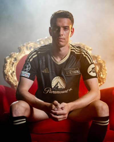 union_berlin_2023-24_adidas_champions_league_kit_e.jpeg