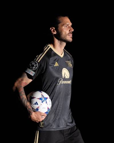 union_berlin_2023-24_adidas_champions_league_kit_f.jpeg