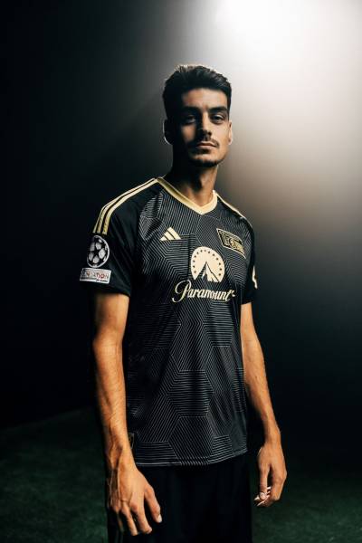 union_berlin_2023-24_adidas_champions_league_kit_i.jpeg