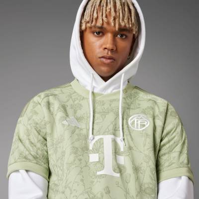 bayern_munich_2023_24_adidas_oktoberfest_kit_c1.jpg
