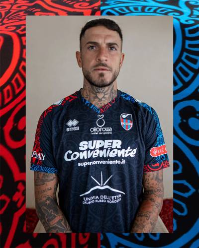 catania_2023_24_errea_third_kit_2.jpg