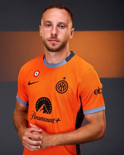 inter_milan_2023_24_nike_third_kit_a.jpeg