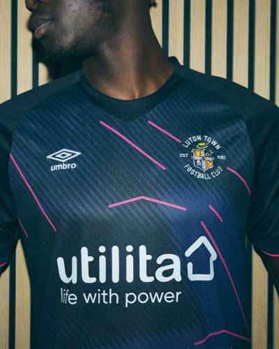luton_town_2023_24_umbro_third_kit_c.jpeg
