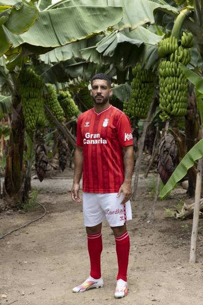 las_palmas_2023_24_hummel_third_kit_b.jpeg