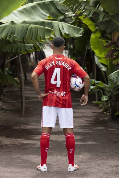 las_palmas_2023_24_hummel_third_kit_c.jpeg