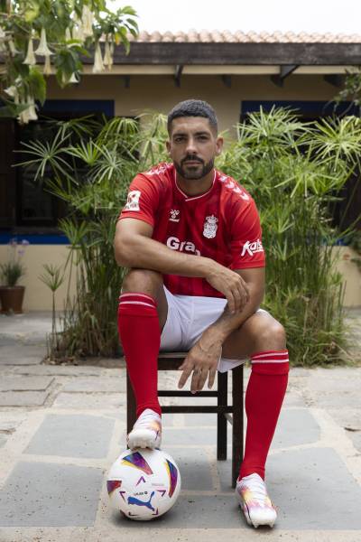 las_palmas_2023_24_hummel_third_kit_d.jpeg