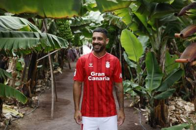 las_palmas_2023_24_hummel_third_kit_e.jpeg