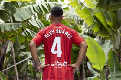 las_palmas_2023_24_hummel_third_kit_f.jpeg