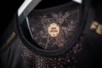 troyes_2023_24_le_coq_sportif_third_kit_b.jpeg